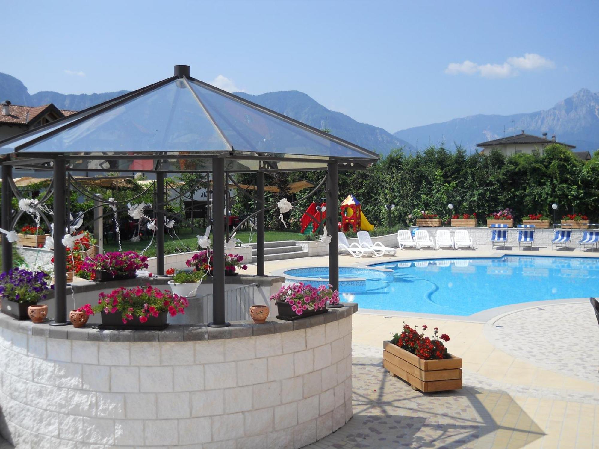 Hotel Bellaria Levico Terme Exterior foto